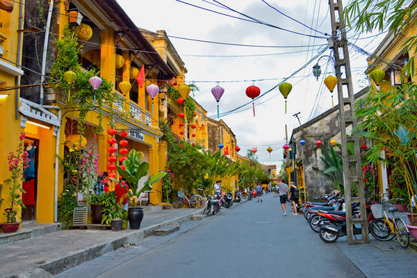 Một góc phố của Hội An. Ảnh: Treasuresofindochina.com